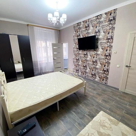 1 Квартира Люкс У Моря Sukhumi Ngoại thất bức ảnh