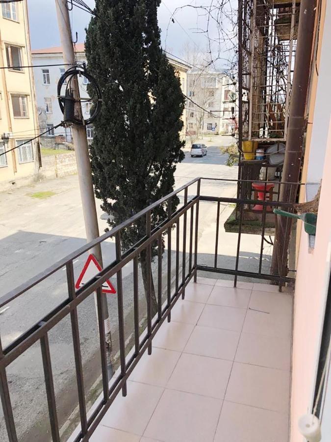 1 Квартира Люкс У Моря Sukhumi Ngoại thất bức ảnh